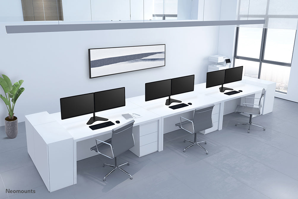 Neomounts FPMA-D550DD zwart is een bureausteun voor 2 flat screens t/m 32 inch.