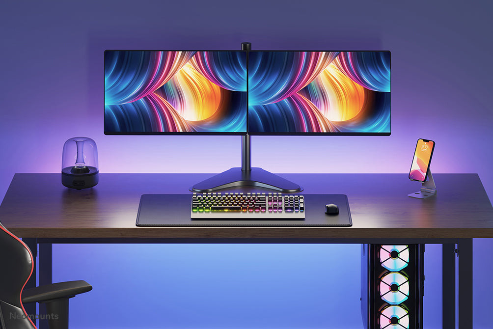 Neomounts FPMA-D550DD zwart is een bureausteun voor 2 flat screens t/m 32 inch.