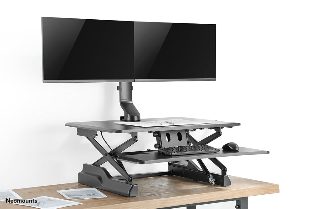 Neomounts FPMA-D860D zwart is een bureausteun voor twee flat screens t/m 27 inch (69 cm).