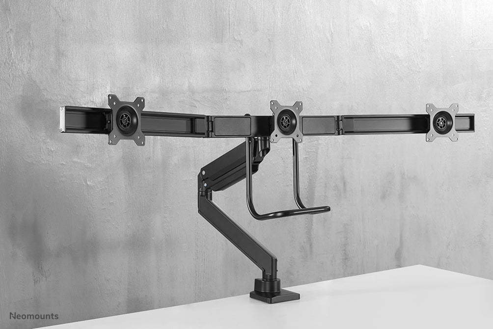 Neomounts NM-D775DX3 zwart is een gasgeveerde bureausteun met crossbar en hendel voor flat screens t/m 27 inch (68,6 cm).