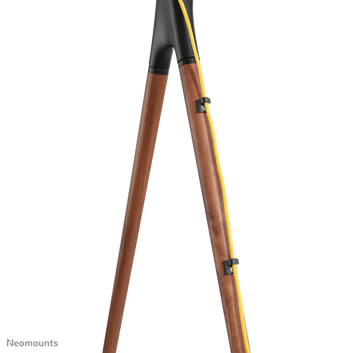 Neomounts NM-M1000 zwart is een meubel voor flat screens t/m 70 inch (178 cm).