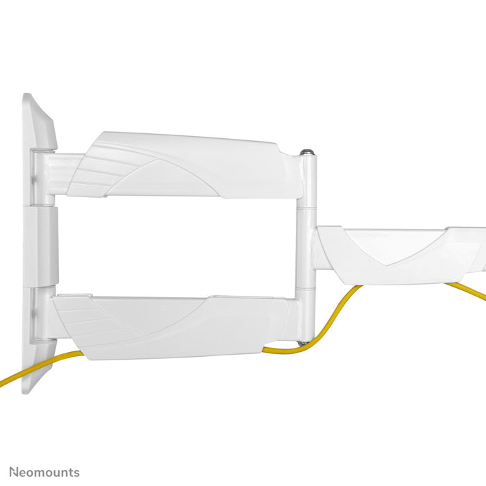 Neomounts NM-W440 wit is een wandsteun met 3 draaipunten voor flat screens t/m 55 inch (140 cm).
