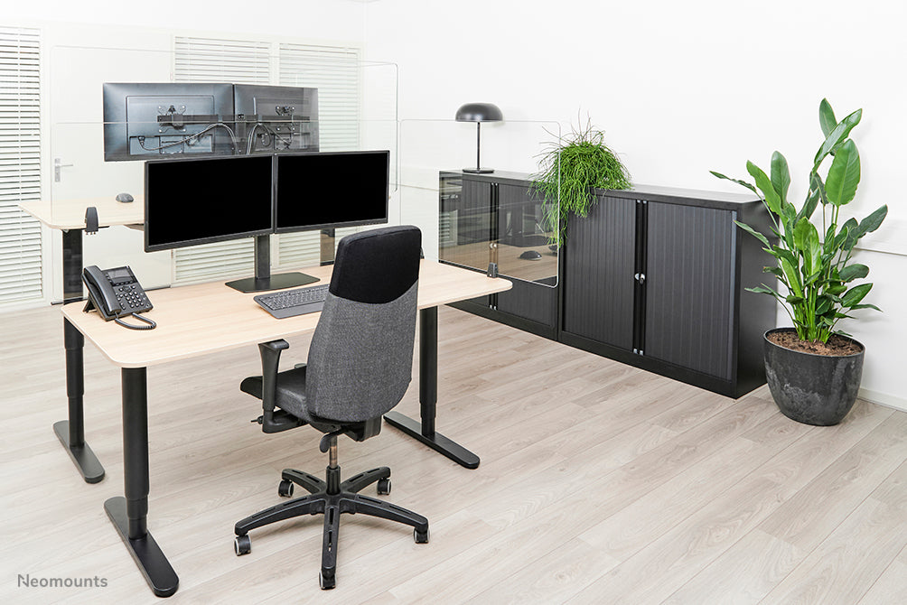 Neomounts NS-GLSPROTECT120 is een duurzaam glazen scherm van 120 cm dat afstandsbescherming biedt op de werkvloer - Gehard, transparant glas, 100% recyclebaar