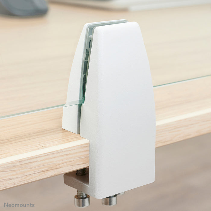 Neomounts NS-GLSPROTECT100 is een duurzaam glazen scherm van 100 cm dat afstandsbescherming biedt op de werkvloer - Gehard, transparant glas, 100% recyclebaar