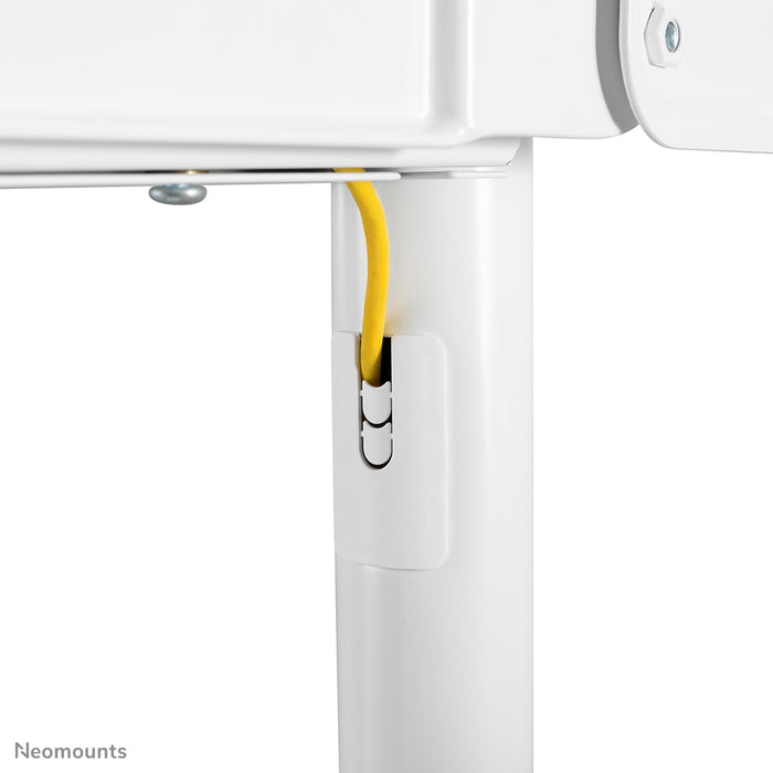 Neomounts NS-M1250 wit is een verrijdbaar meubel voor flat screens t/m 70 inch (178 cm). Incl. laptop plateau - Wit