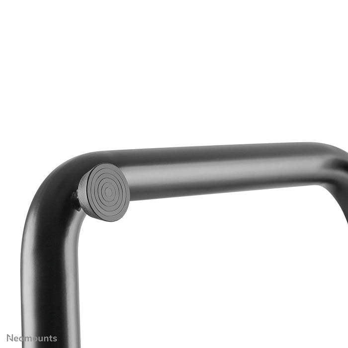 Neomounts NS-M3600black is een verrijdbaar meubel voor flat screens t/m 80 inch (203 cm).