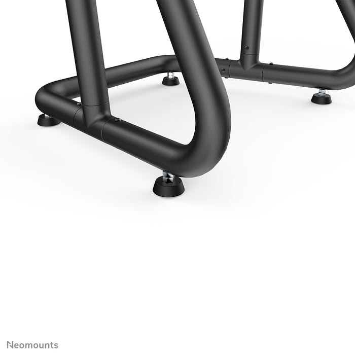 Neomounts NS-M3600black is een verrijdbaar meubel voor flat screens t/m 80 inch (203 cm).
