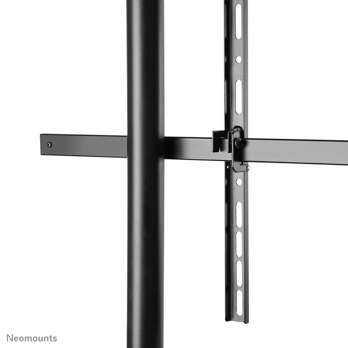 Neomounts NS-M3800 zwart is een verrijdbaar meubel voor flat screens t/m 100 inch (254 cm).