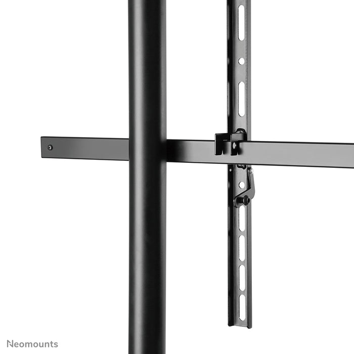 Neomounts NS-M3800 zwart is een verrijdbaar meubel voor flat screens t/m 100 inch (254 cm).