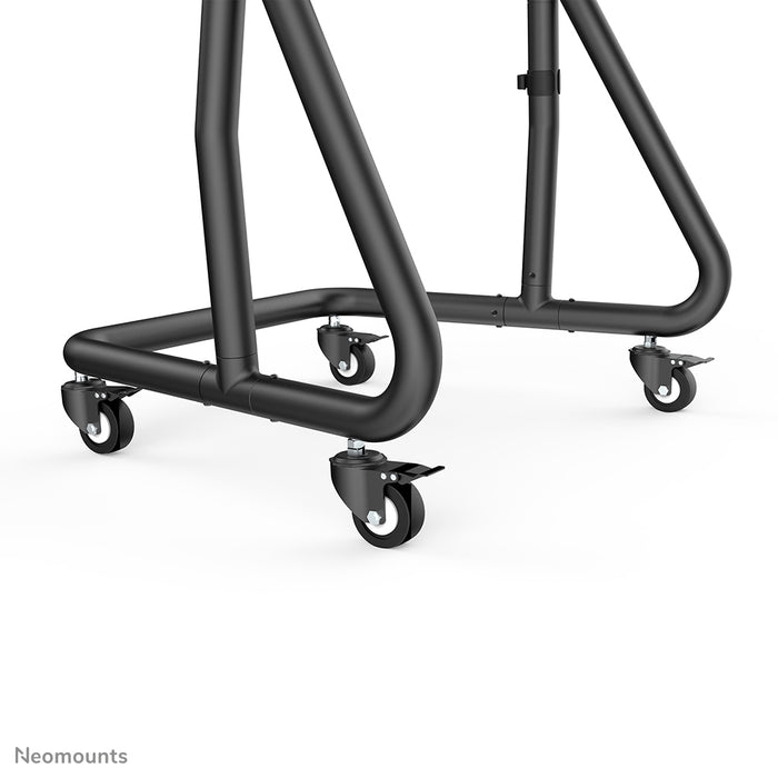 Neomounts NS-M3800 zwart is een verrijdbaar meubel voor flat screens t/m 100 inch (254 cm).