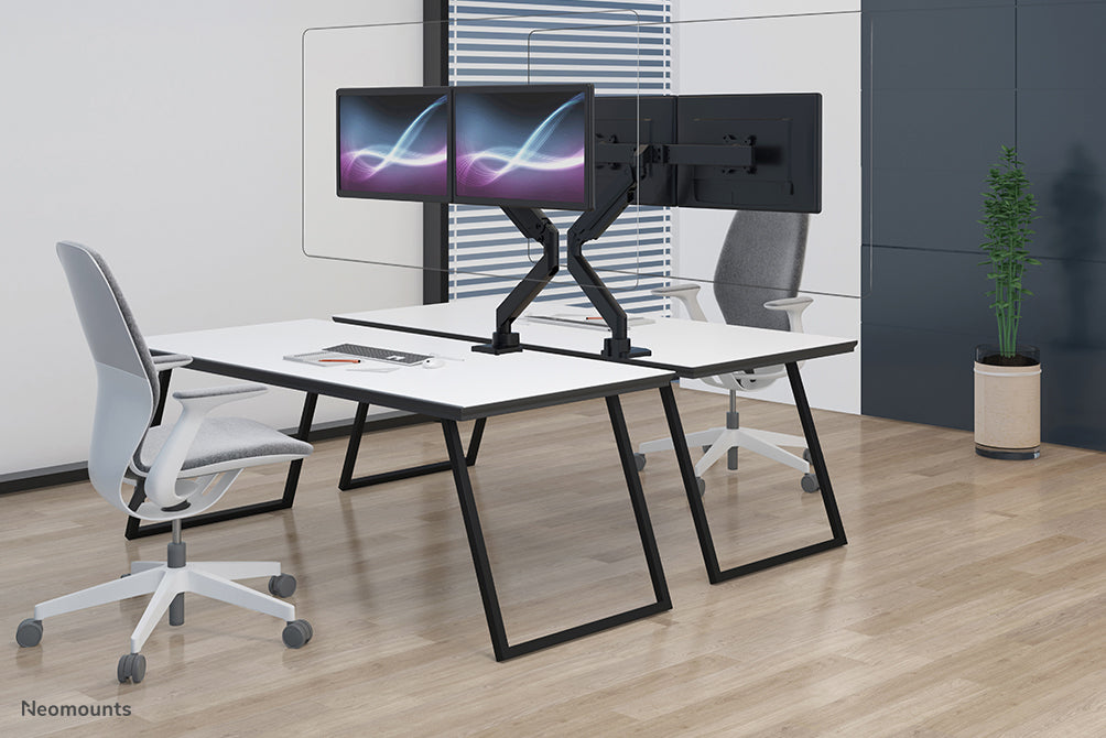 Neomounts NS-PLXPROTECT2 is een transparant scherm t.b.v. 2 flat screens en biedt afstandsbescherming op de werkvloer - Transparant acrylaat, 100% recyclebaar | PLXPROTECT van is geregistreerd als EU-Design patent |