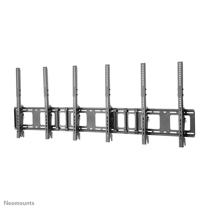 Neomounts NS-WMB300P zwart is een menu board wandsteun voor de verticale montage van schermen tot 52 inch (132 cm).