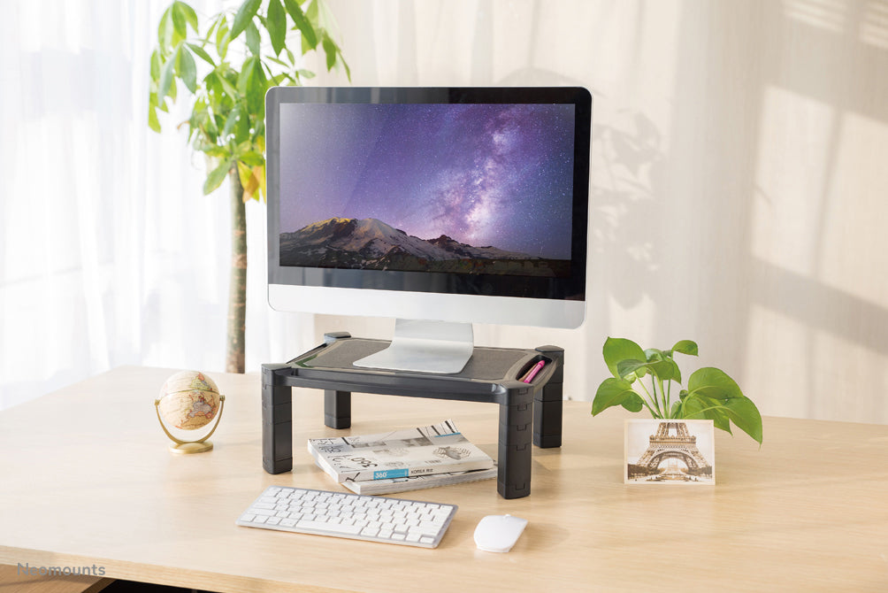Neomounts NSMONITOR20 is een verhoger voor een monitor of laptop.