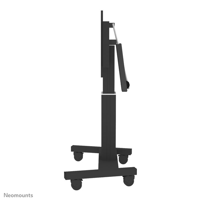 Neomounts PLASMA-M2500T zwart is een elektrisch in hoogte verstelbare trolley met 90 graden kantelfunctie voor flat screens t/m 100 inch.