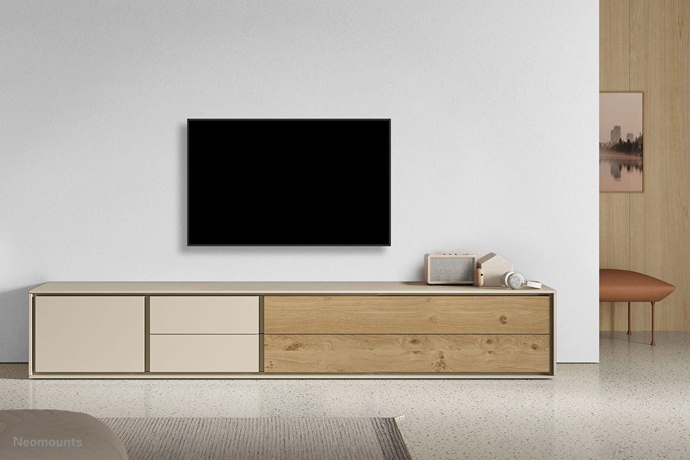 Neomounts WL35-550BL12 kantelbare wandsteun voor 24-55 inch schermen - Zwart